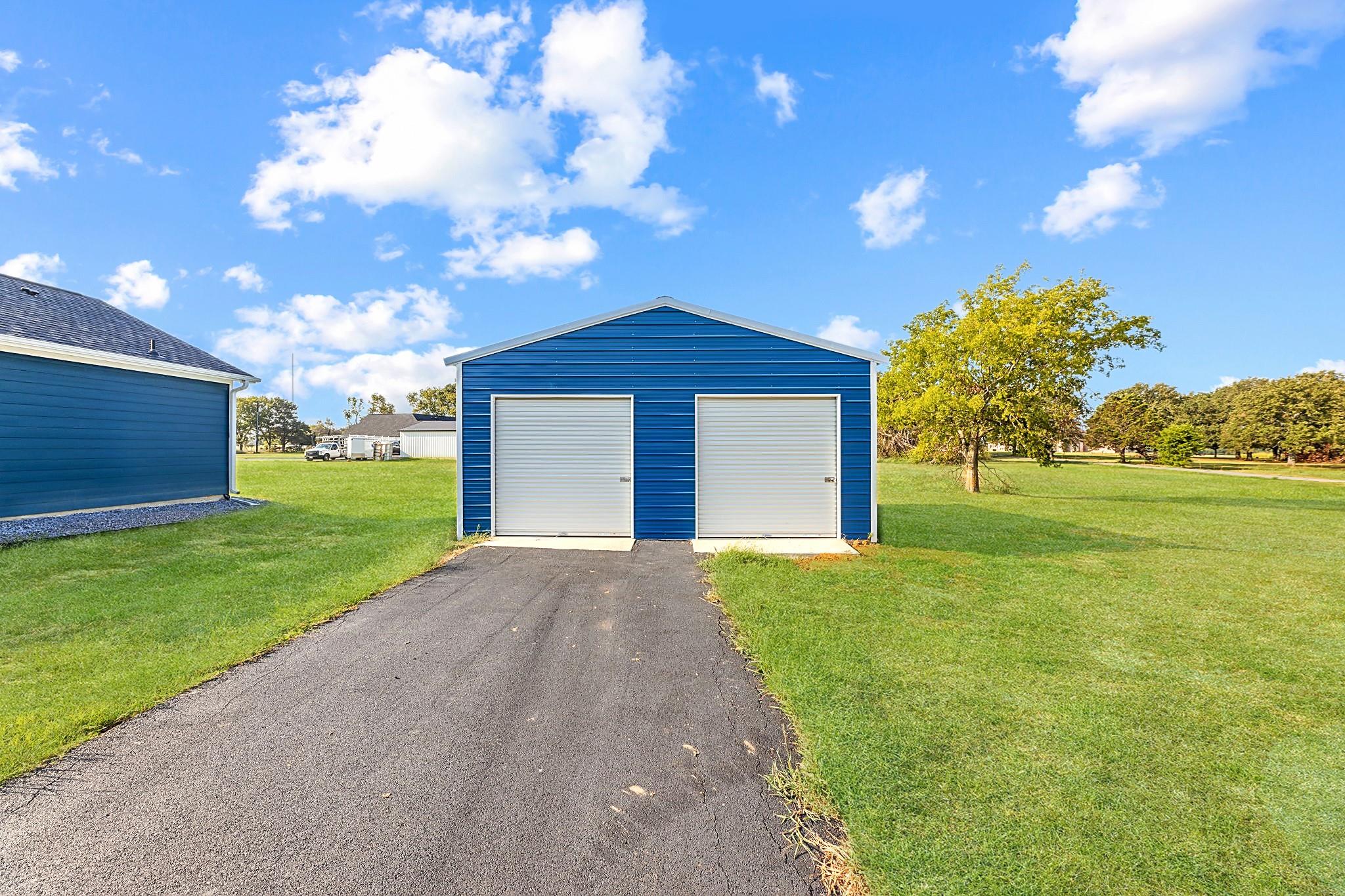 Wills Point, Texas, 75169, United States, 5 Bedrooms Bedrooms, ,5 BathroomsBathrooms,Residential,For Sale,2002529