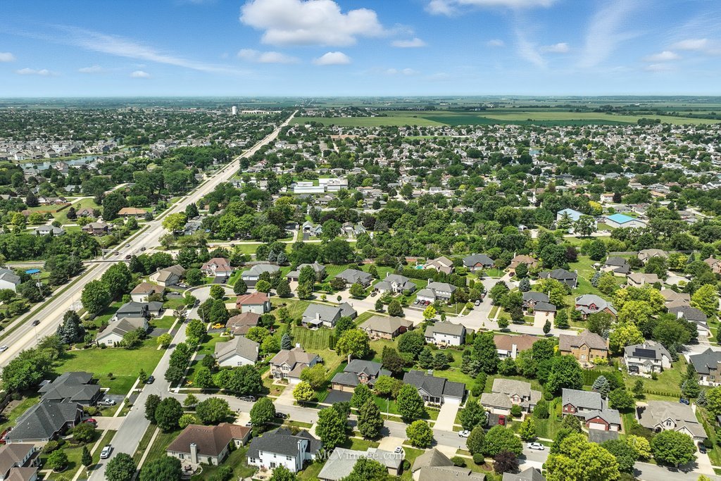 Plainfield, Illinois, 60586, United States, 5 Bedrooms Bedrooms, ,3 BathroomsBathrooms,Residential,For Sale,1927144