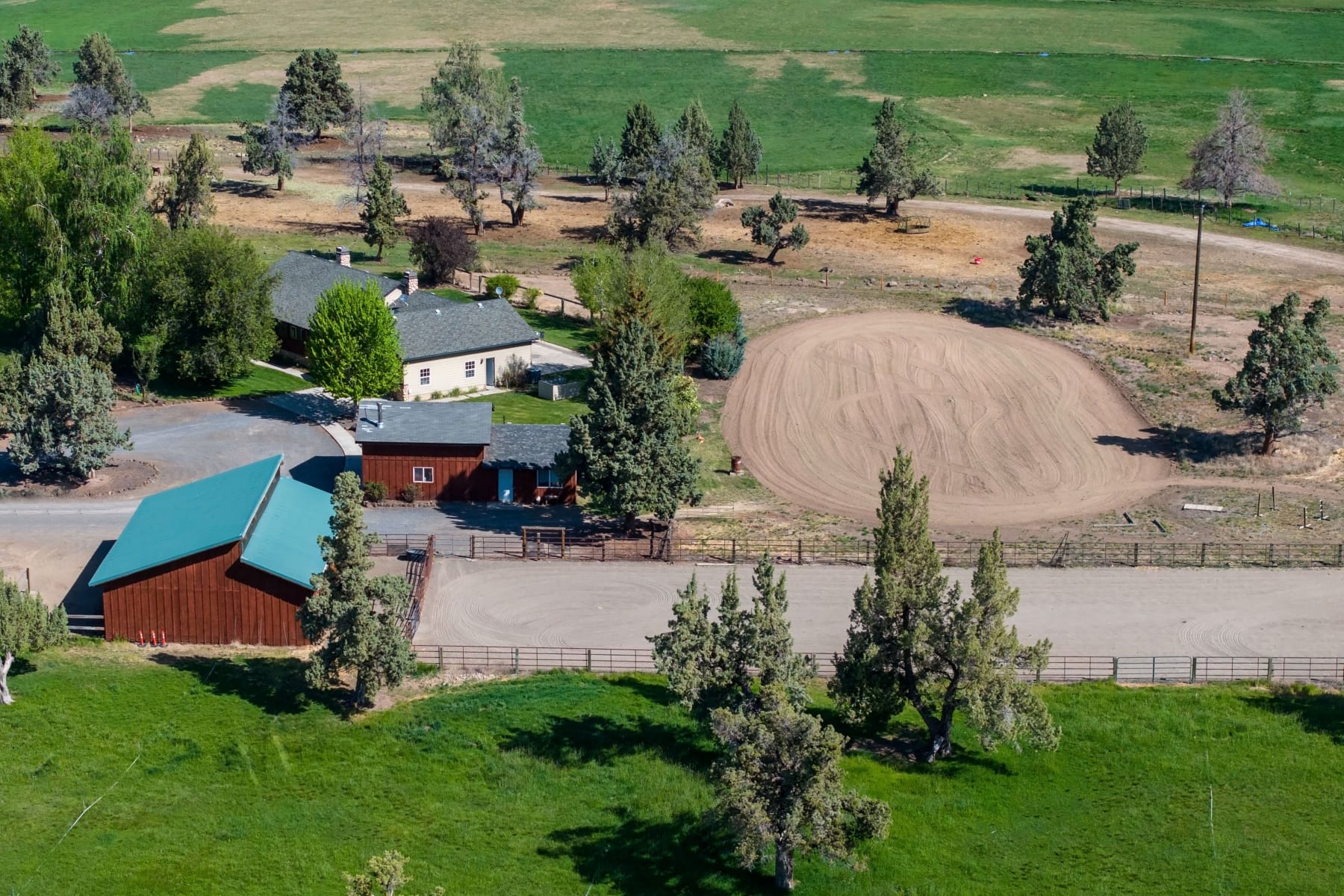  12913 S W Lark Meadow Lane Powell Butte, OR 97753 - 物件實景