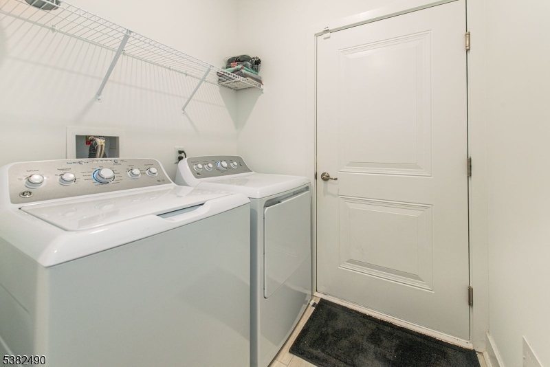 Morris Plains Boro, New Jersey, 07950, United States, 2 Bedrooms Bedrooms, ,3 BathroomsBathrooms,Residential,For Sale,1939204