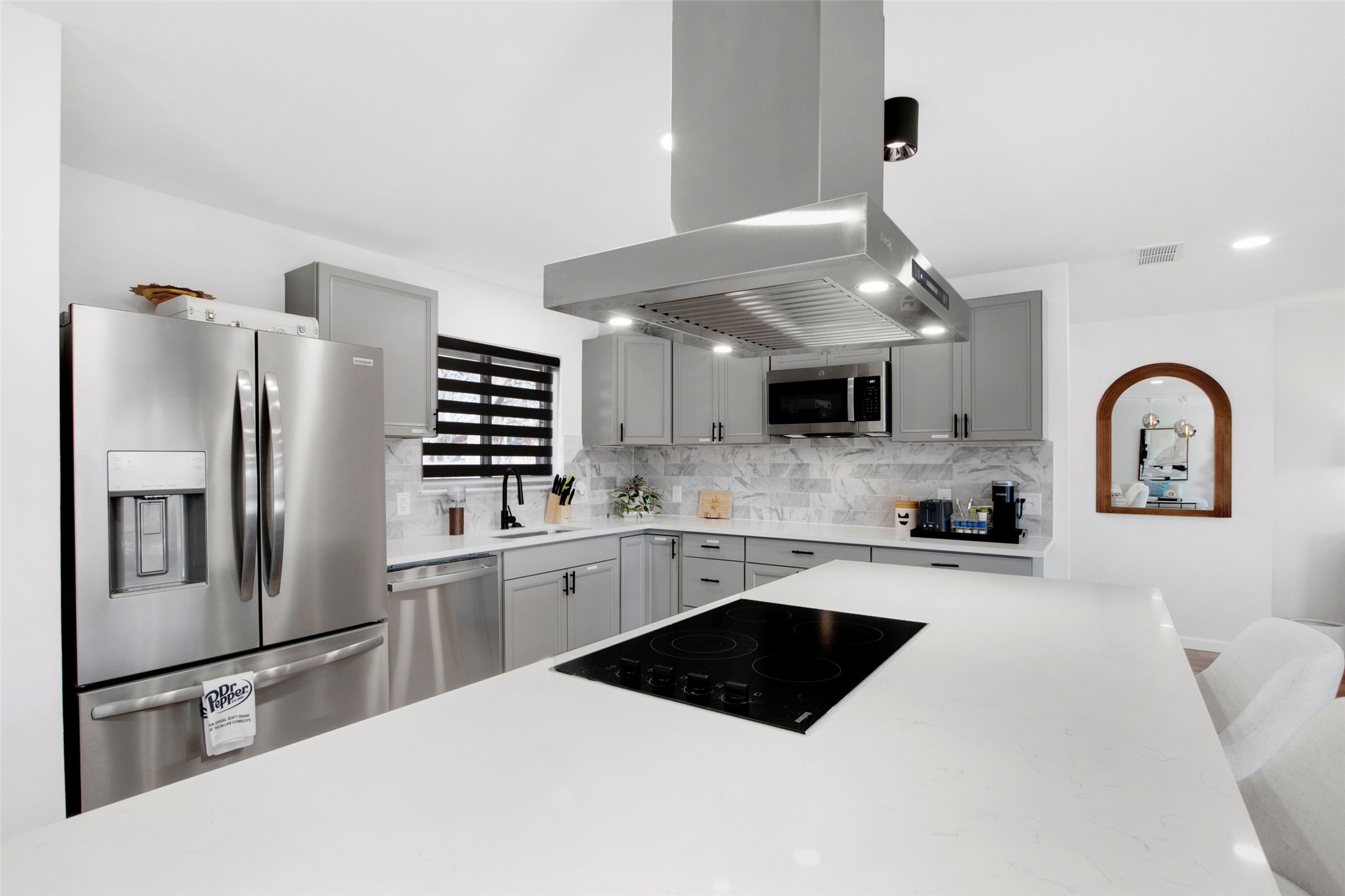 Dalworthington Gardens, Texas, 76016, United States, 3 Bedrooms Bedrooms, ,3 BathroomsBathrooms,Residential,For Sale,1722387