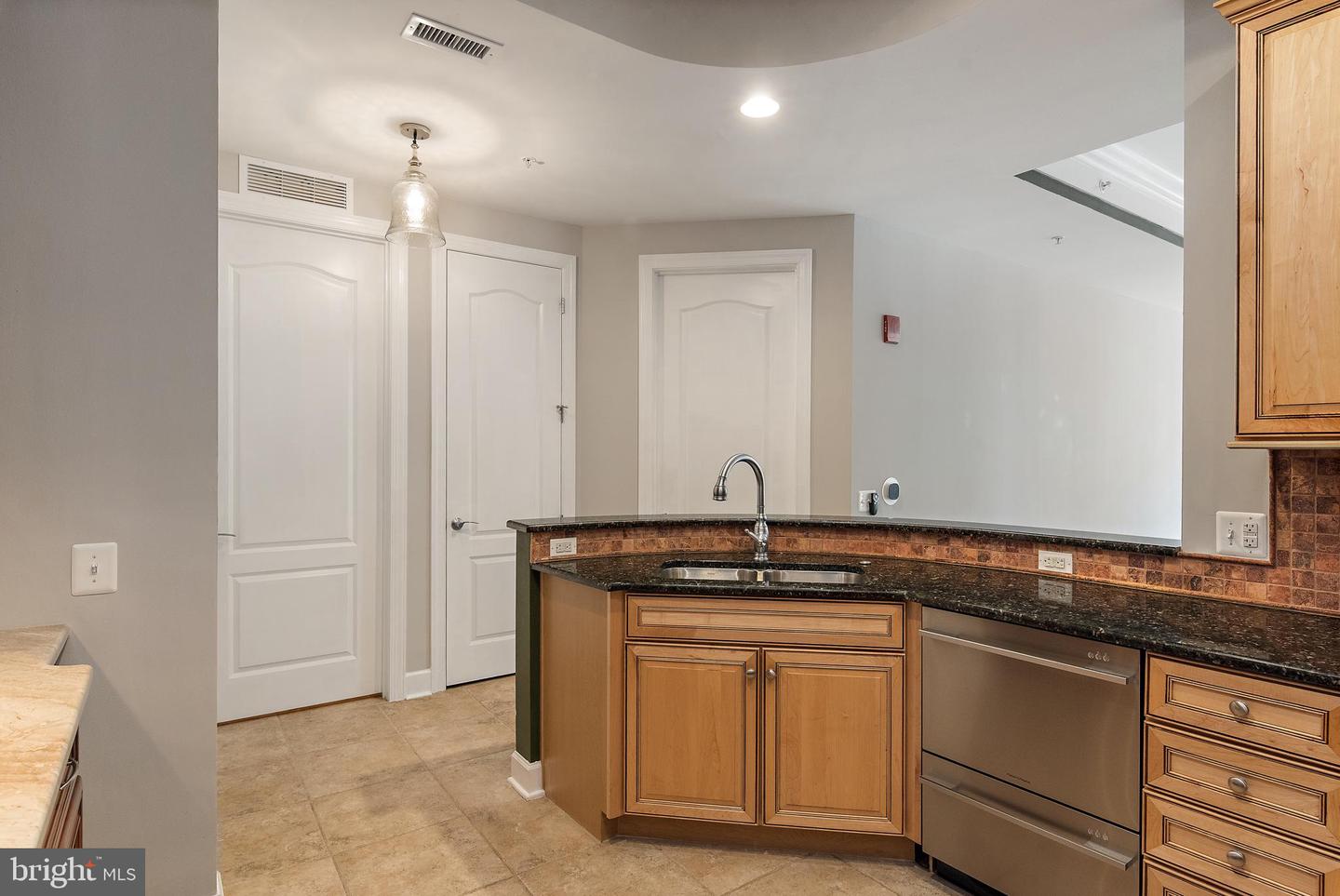 Annapolis, Maryland, 21401, United States, 2 Bedrooms Bedrooms, ,2 BathroomsBathrooms,Residential,For Sale,1848814
