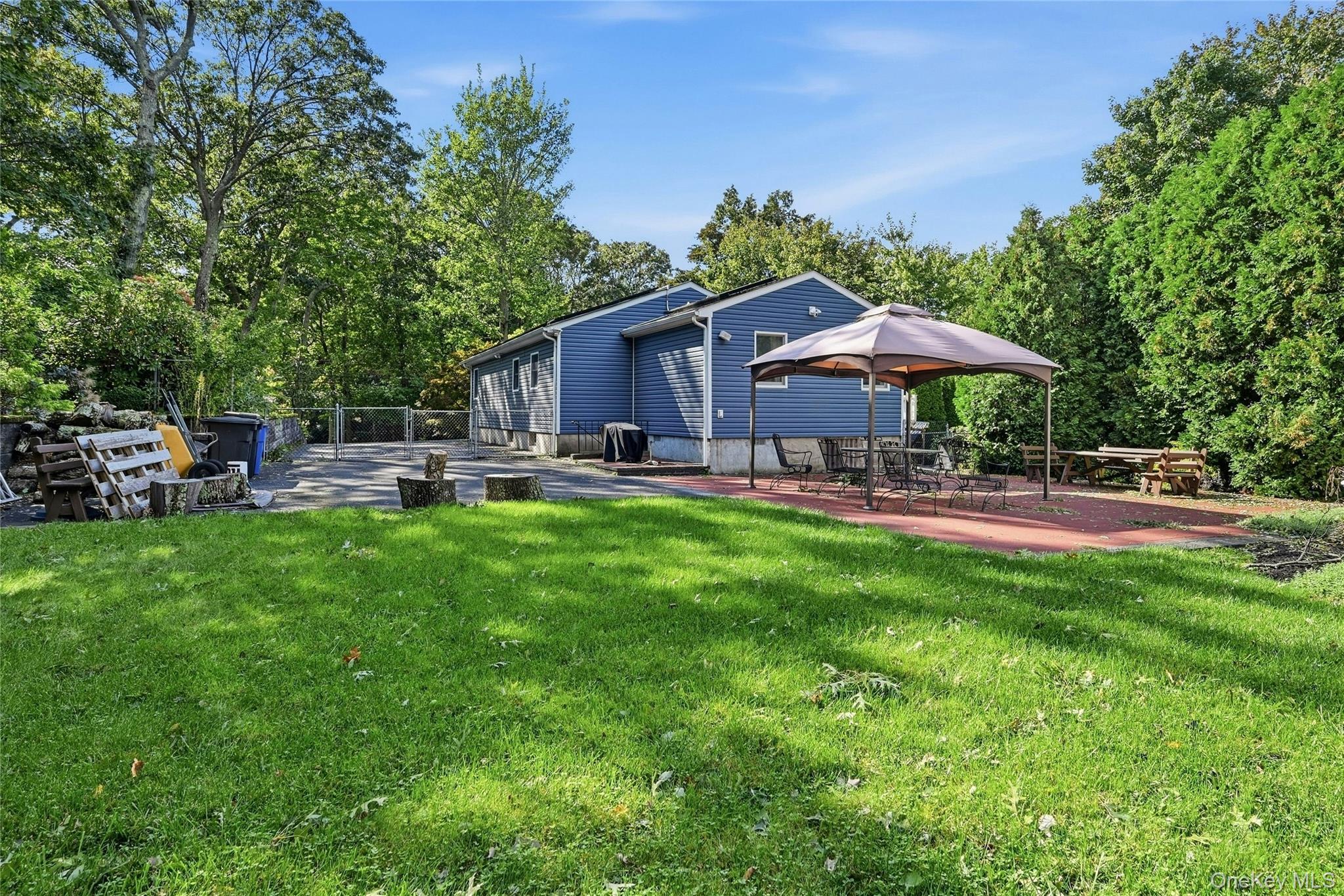  82 Oakwood Drive, Wading River, NY, 11792 - 物件實景