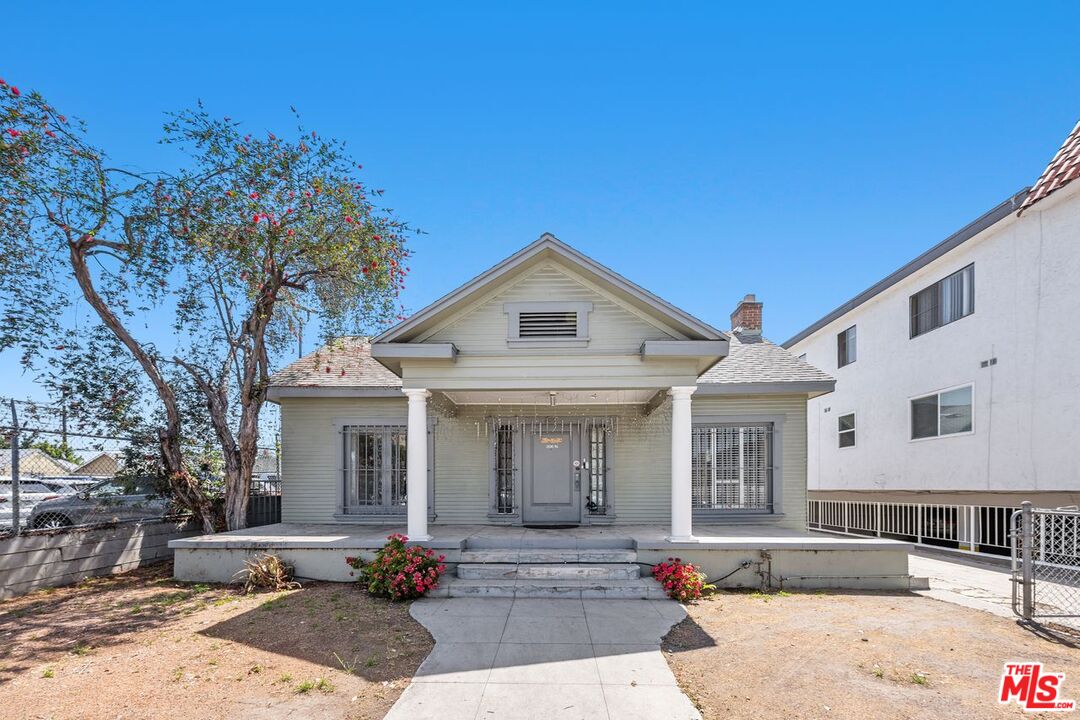 Los Angeles, California, 90004, United States, 3 Bedrooms Bedrooms, ,1 BathroomBathrooms,Residential,For Sale,1896510