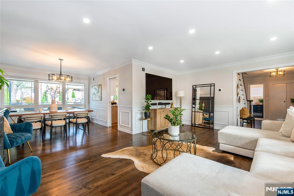 Elmwood Park, New Jersey, 07407, United States, 3 Bedrooms Bedrooms, ,3 BathroomsBathrooms,Residential,For Sale,1941820