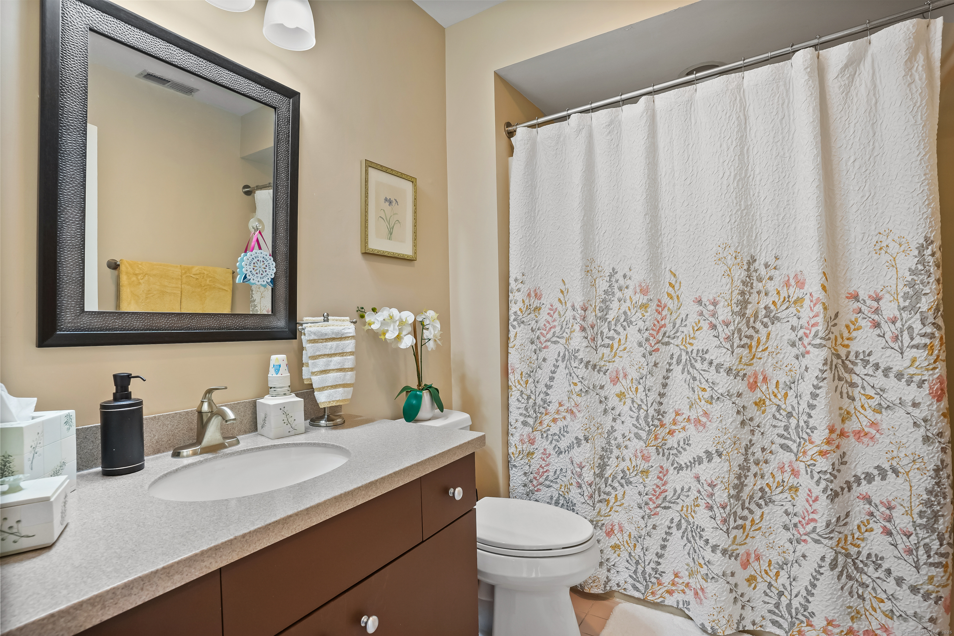 New Milford, Connecticut, 06776, United States, 2 Bedrooms Bedrooms, ,3 BathroomsBathrooms,Residential,For Sale,1970230