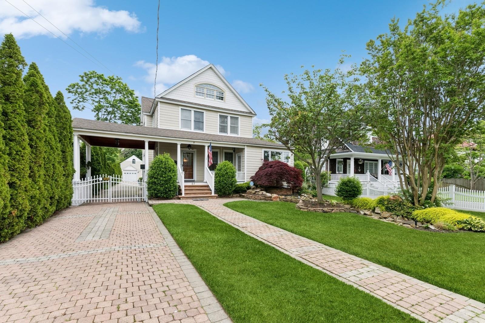Bay Shore, New York, 11706, United States, 4 Bedrooms Bedrooms, ,3 BathroomsBathrooms,Residential,For Sale,1836669