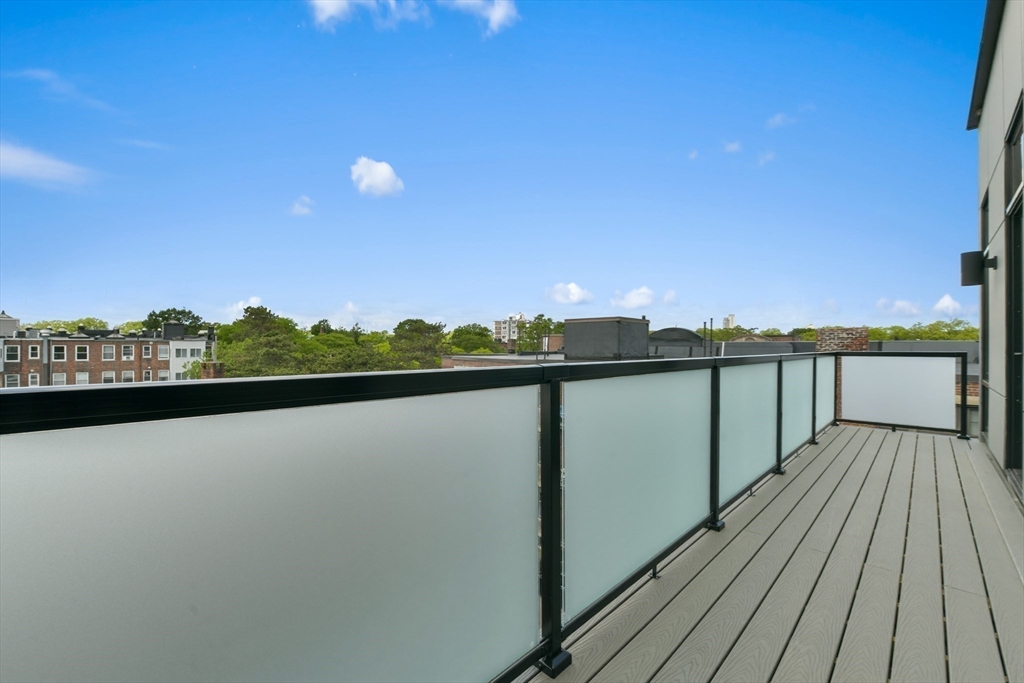 Brookline, Massachusetts, 02446, United States, 3 Bedrooms Bedrooms, ,4 BathroomsBathrooms,Residential,For Sale,1975462