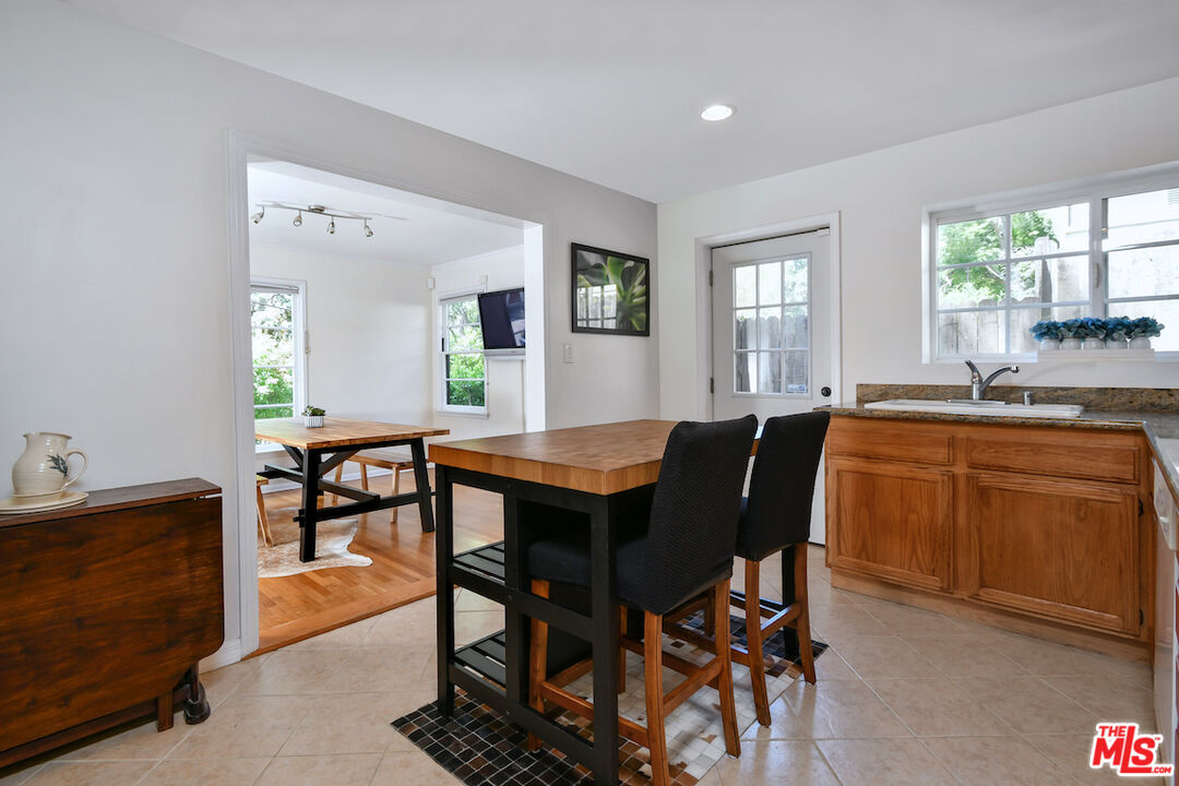 Los Angeles, California, 90077, United States, 3 Bedrooms Bedrooms, ,2 BathroomsBathrooms,Residential,For Sale,1901054