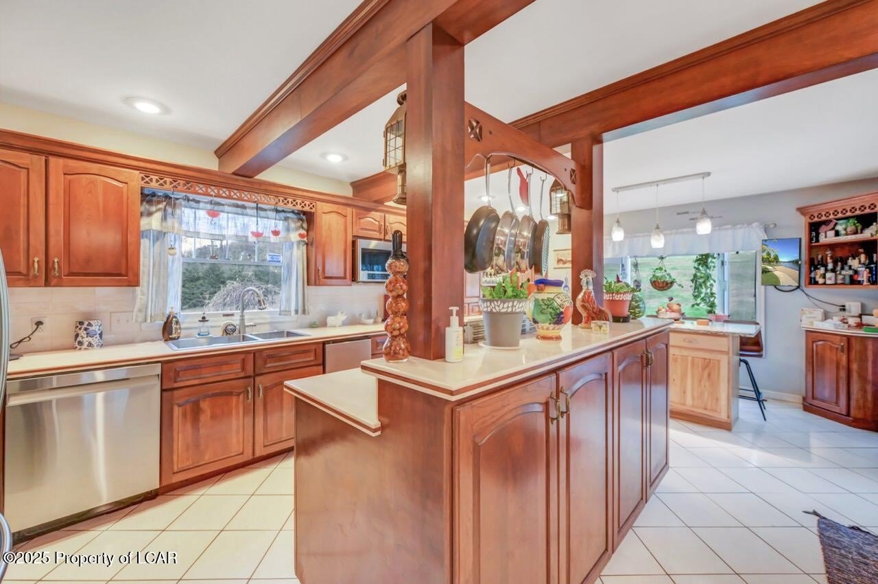 Sugarloaf, Pennsylvania, 18249, United States, 4 Bedrooms Bedrooms, ,3 BathroomsBathrooms,Residential,For Sale,1996756