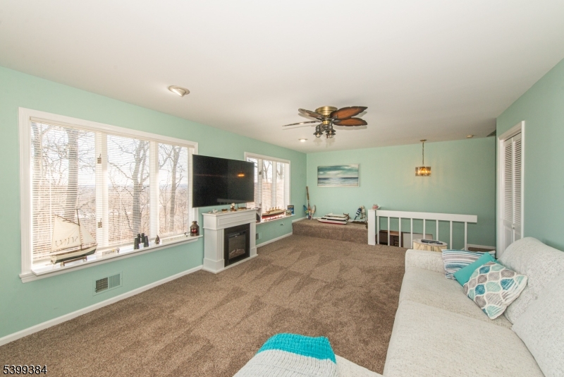 Wharton Boro, New Jersey, 07885, United States, 3 Bedrooms Bedrooms, ,2 BathroomsBathrooms,Residential,For Sale,2003282