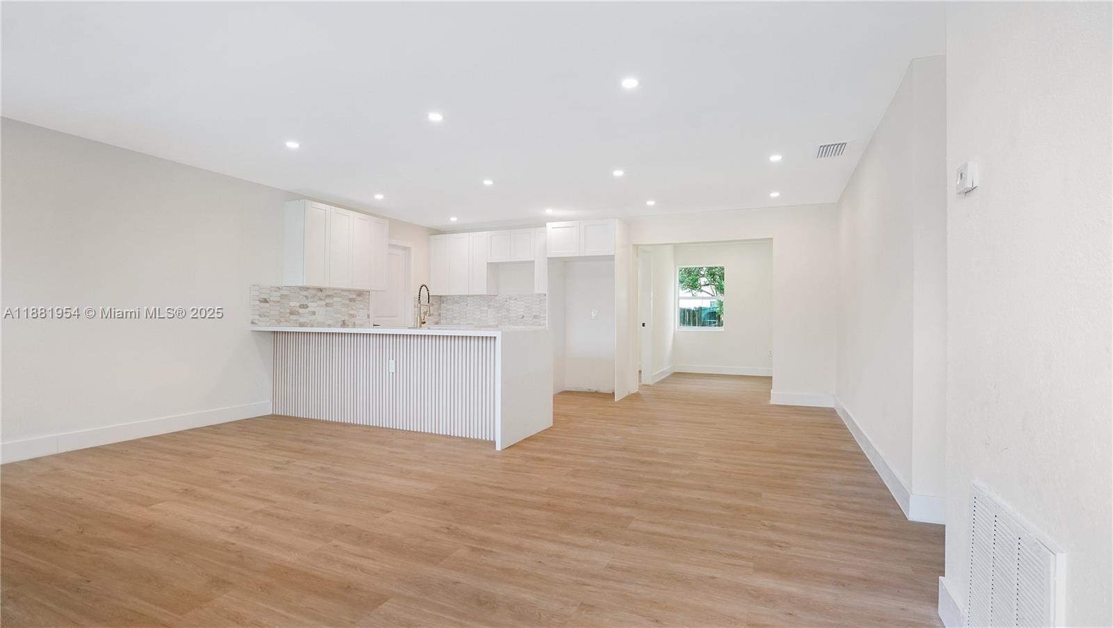 Sunrise, Florida, 33322, United States, 3 Bedrooms Bedrooms, ,2 BathroomsBathrooms,Residential,For Sale,1950754