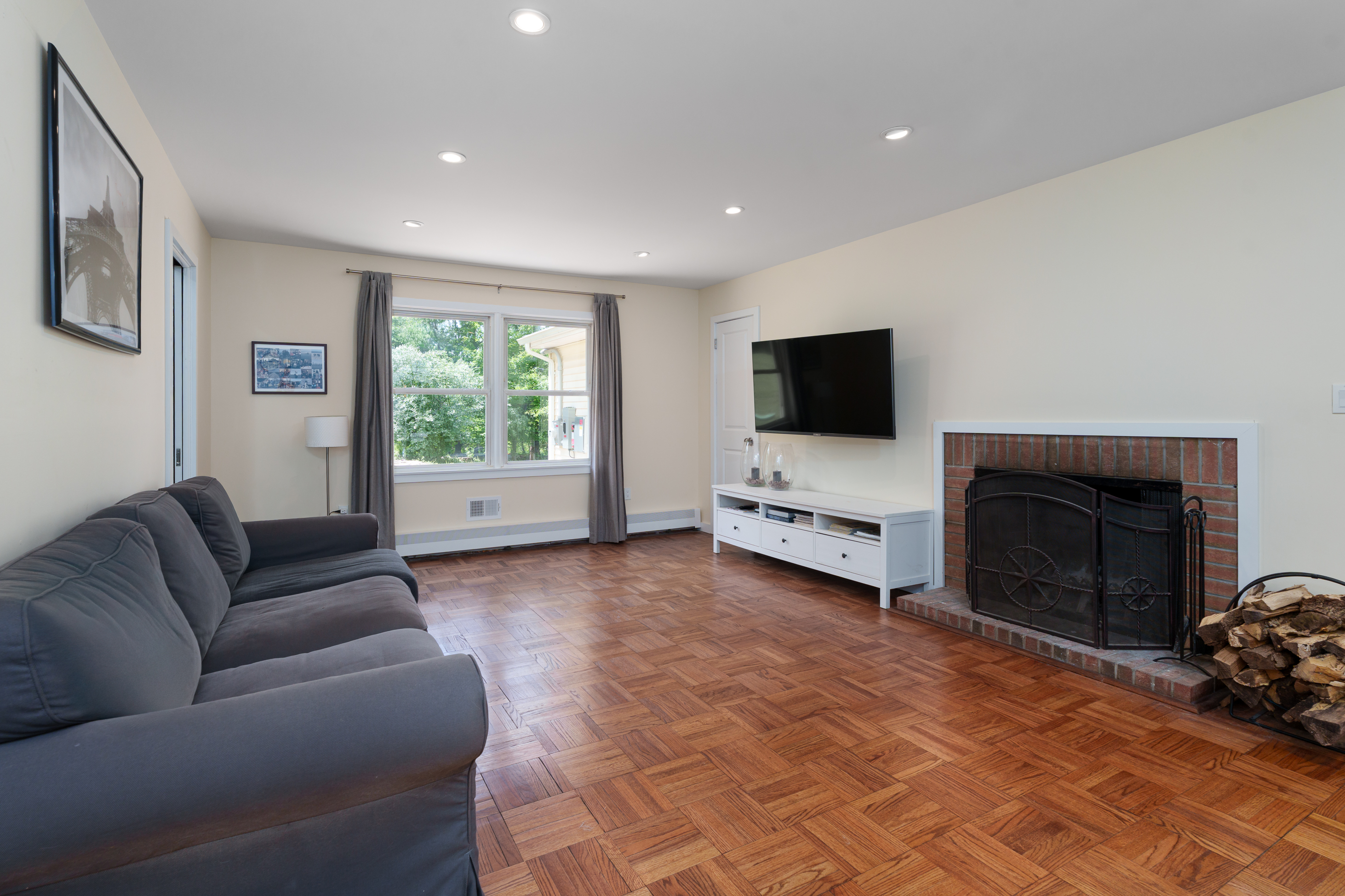  Smart Upgrades and Stylish Spaces Define This Montgomery Township Showstopper - 物件實景