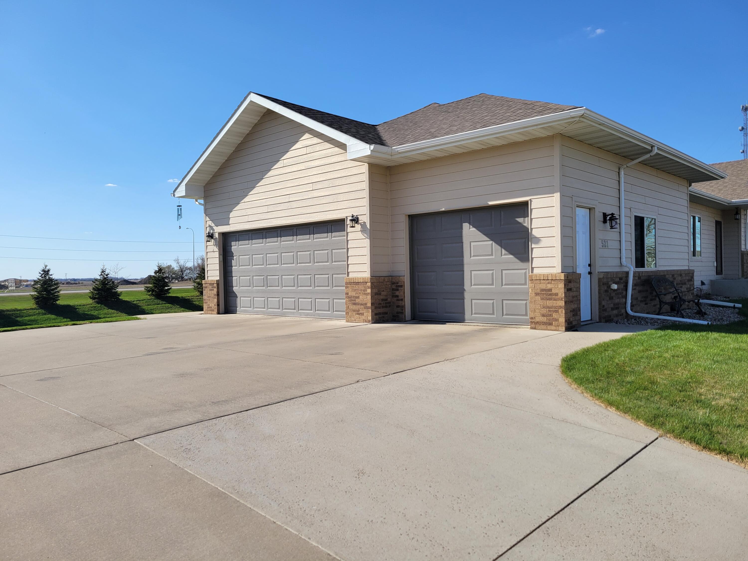 Aberdeen, South Dakota, 57401, United States, 5 Bedrooms Bedrooms, ,4 BathroomsBathrooms,Residential,For Sale,1931834