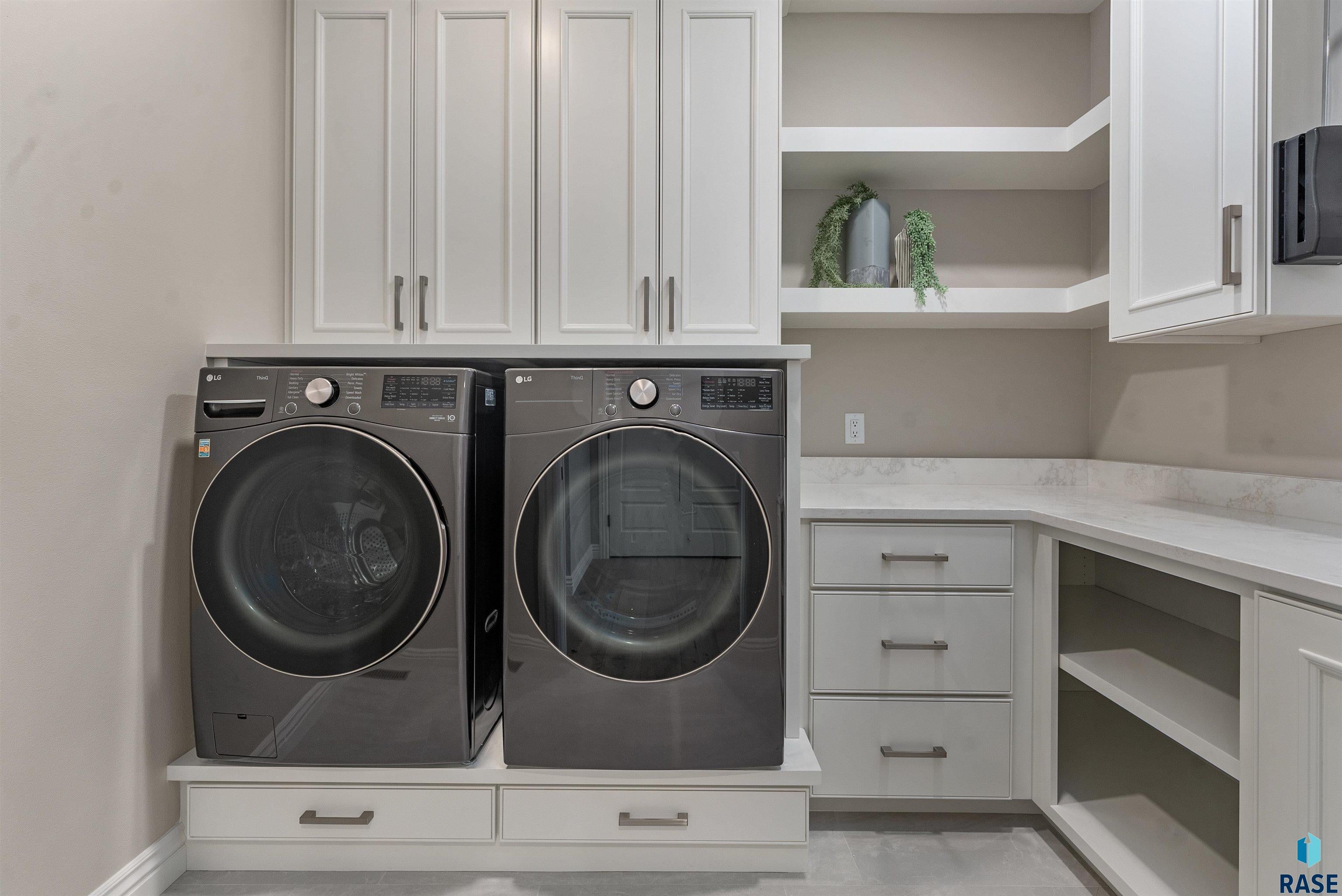 Sioux Falls, South Dakota, 57106, United States, ,Residential,For Sale,1986219