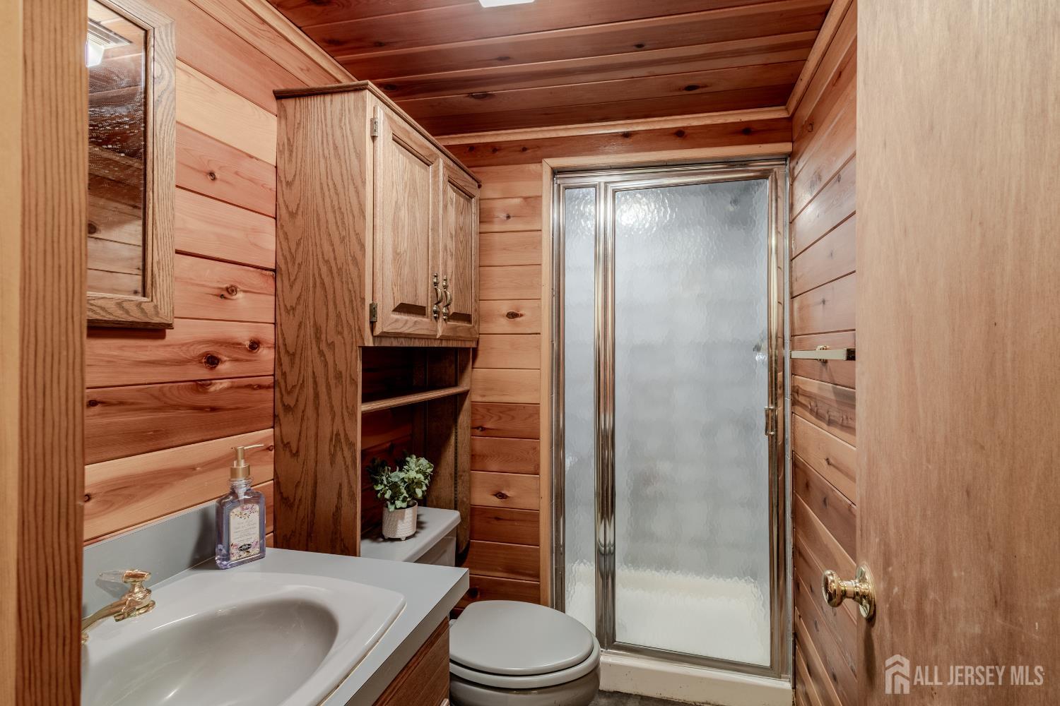 East Brunswick, New Jersey, 08816, United States, 4 Bedrooms Bedrooms, ,4 BathroomsBathrooms,Residential,For Sale,1900919