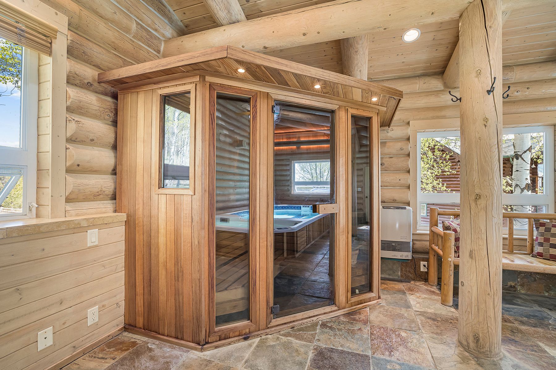  where  the mountains meet mccoy - 物件實景