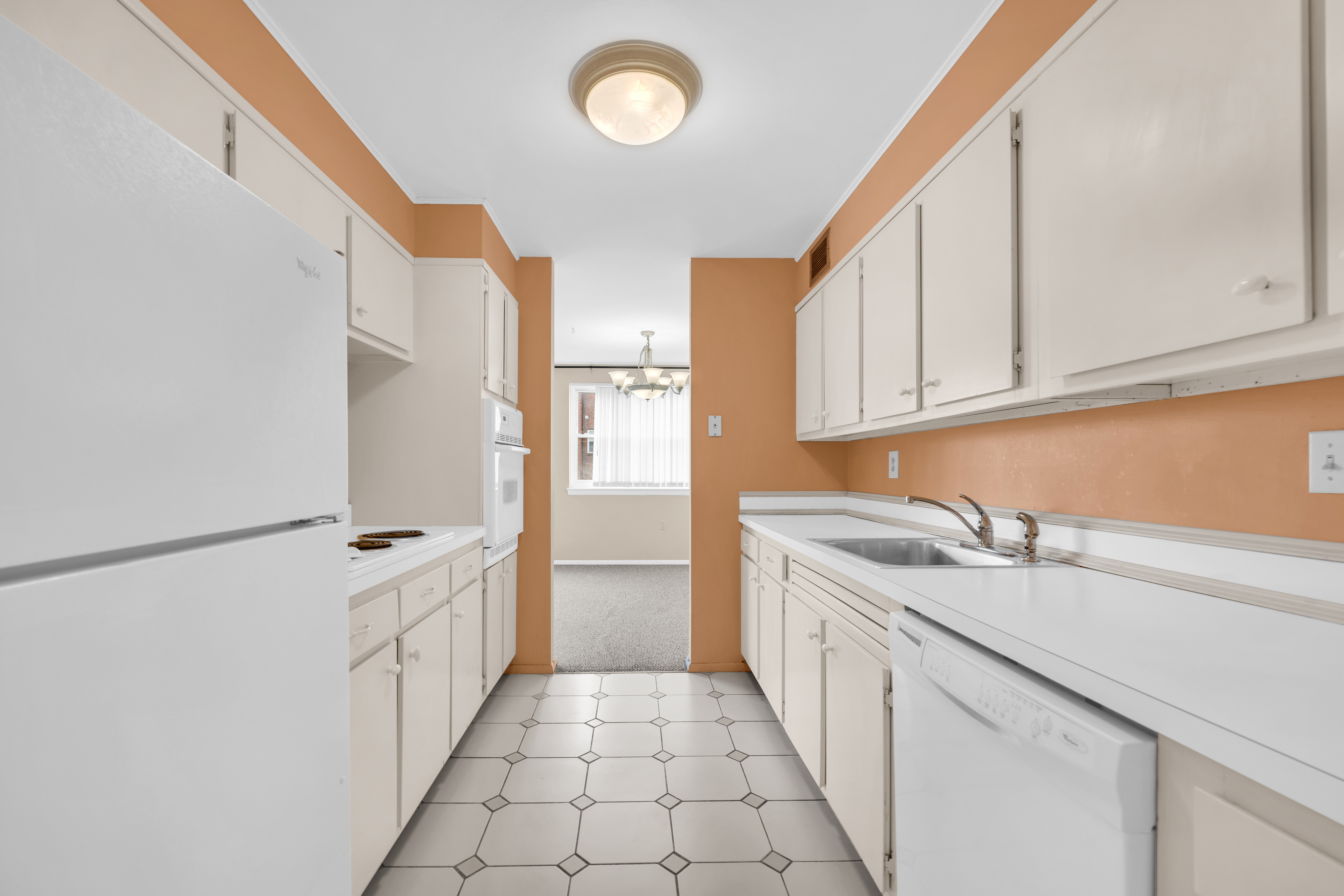 893 Farmington Avenue - 物件實景