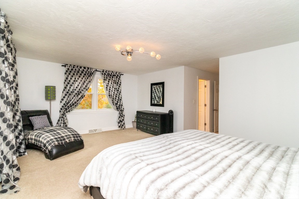 Stoughton, Massachusetts, 02072, United States, 4 Bedrooms Bedrooms, ,3 BathroomsBathrooms,Residential,For Sale,1987663