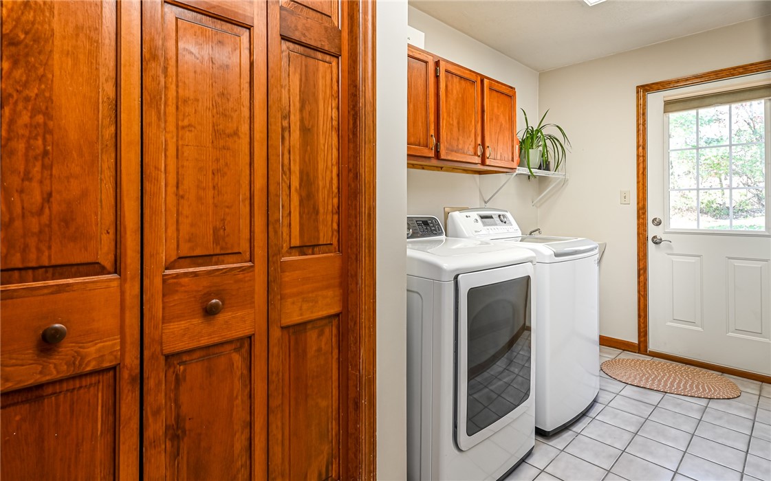 Pine Twp, Pennsylvania, 15090, United States, 4 Bedrooms Bedrooms, ,3 BathroomsBathrooms,Residential,For Sale,1987871