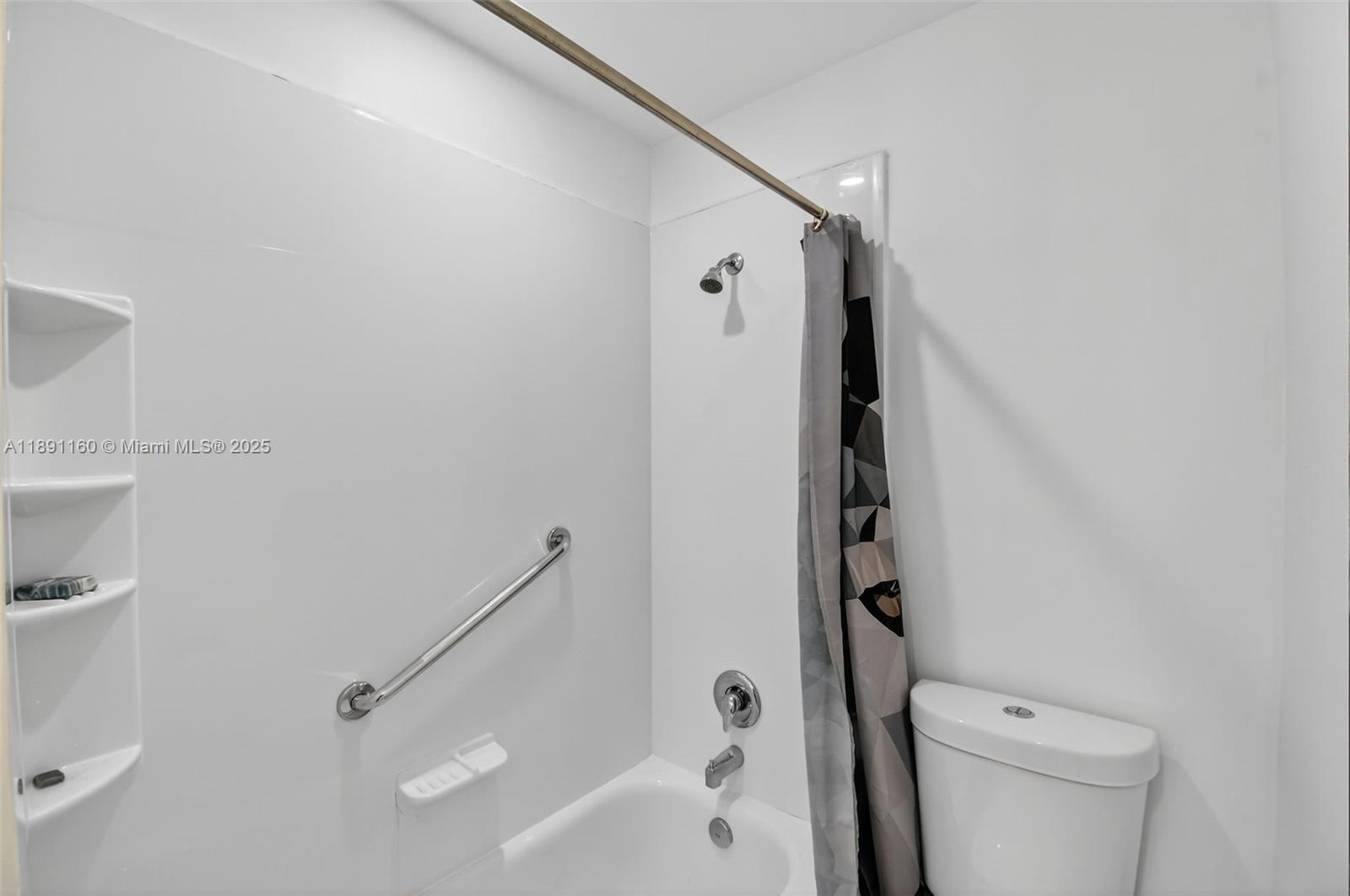 Miami, Florida, 33180, United States, 3 Bedrooms Bedrooms, ,3 BathroomsBathrooms,Residential,For Sale,1961045