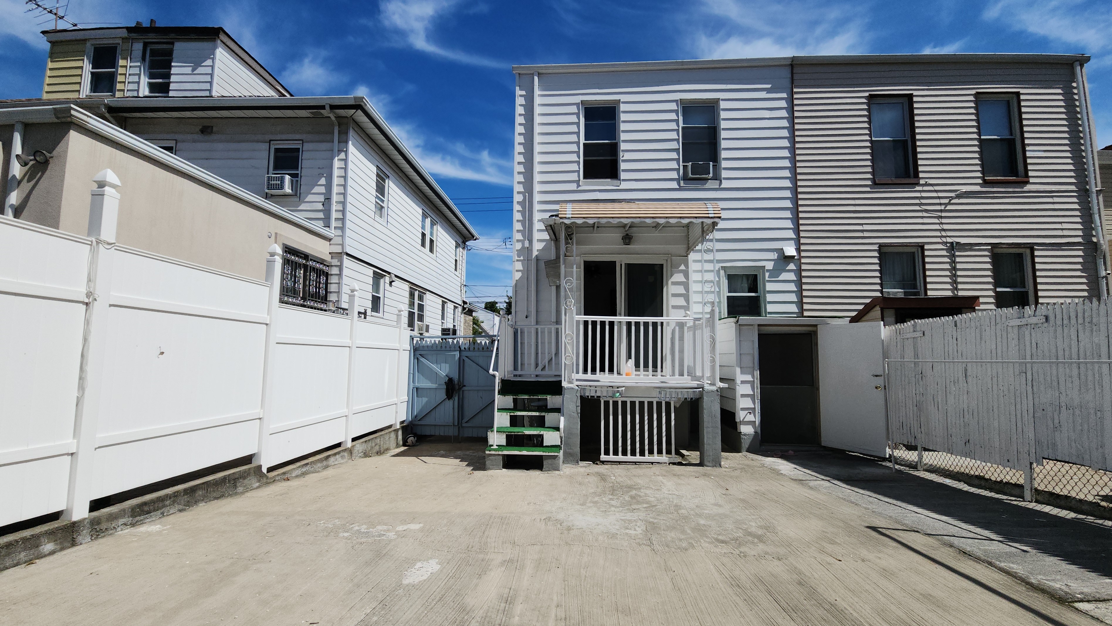 Elmhurst, New York, 11373, United States, 5 Bedrooms Bedrooms, ,2 BathroomsBathrooms,Residential,For Sale,1943620