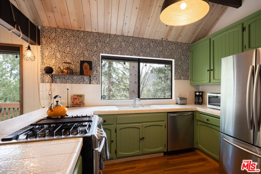 Twin Peaks, California, 92391, United States, 3 Bedrooms Bedrooms, ,2 BathroomsBathrooms,Residential,For Sale,1818443