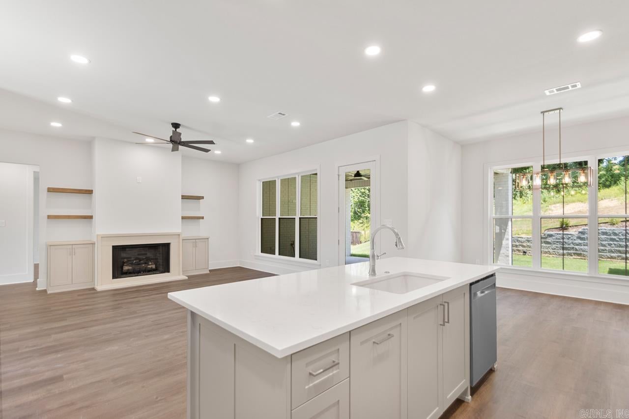 Benton, Arkansas, 72019, United States, 5 Bedrooms Bedrooms, ,4 BathroomsBathrooms,Residential,For Sale,2005368