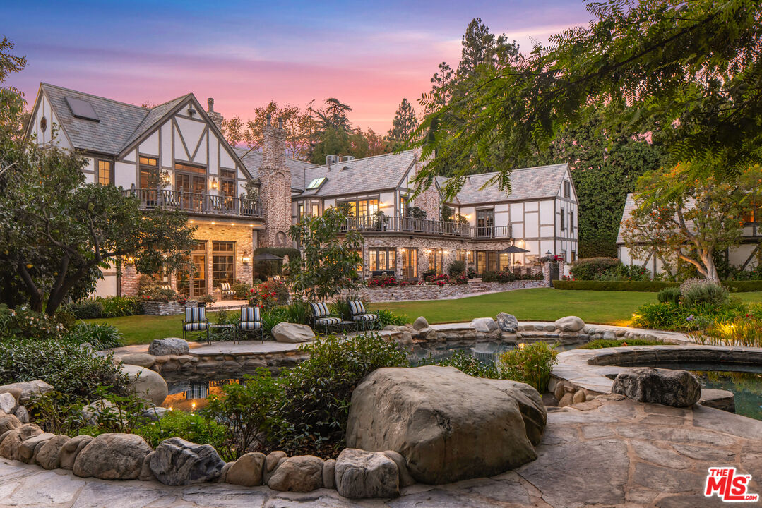 Beverly Hills, California, 90210, United States, 7 Bedrooms Bedrooms, ,9 BathroomsBathrooms,Residential,For Sale,1933482