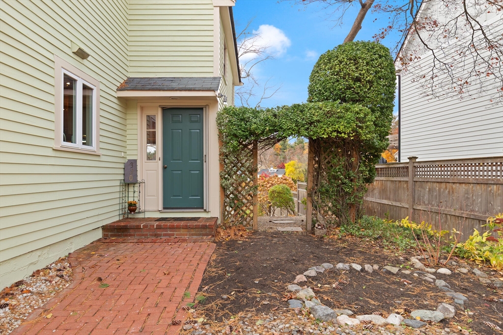 Lynnfield, Massachusetts, 01940, United States, 3 Bedrooms Bedrooms, ,2 BathroomsBathrooms,Residential,For Sale,1987735