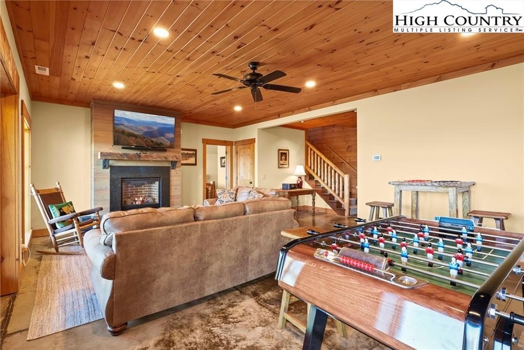 Banner Elk, North Carolina, 28604, United States, 4 Bedrooms Bedrooms, ,5 BathroomsBathrooms,Residential,For Sale,1977191