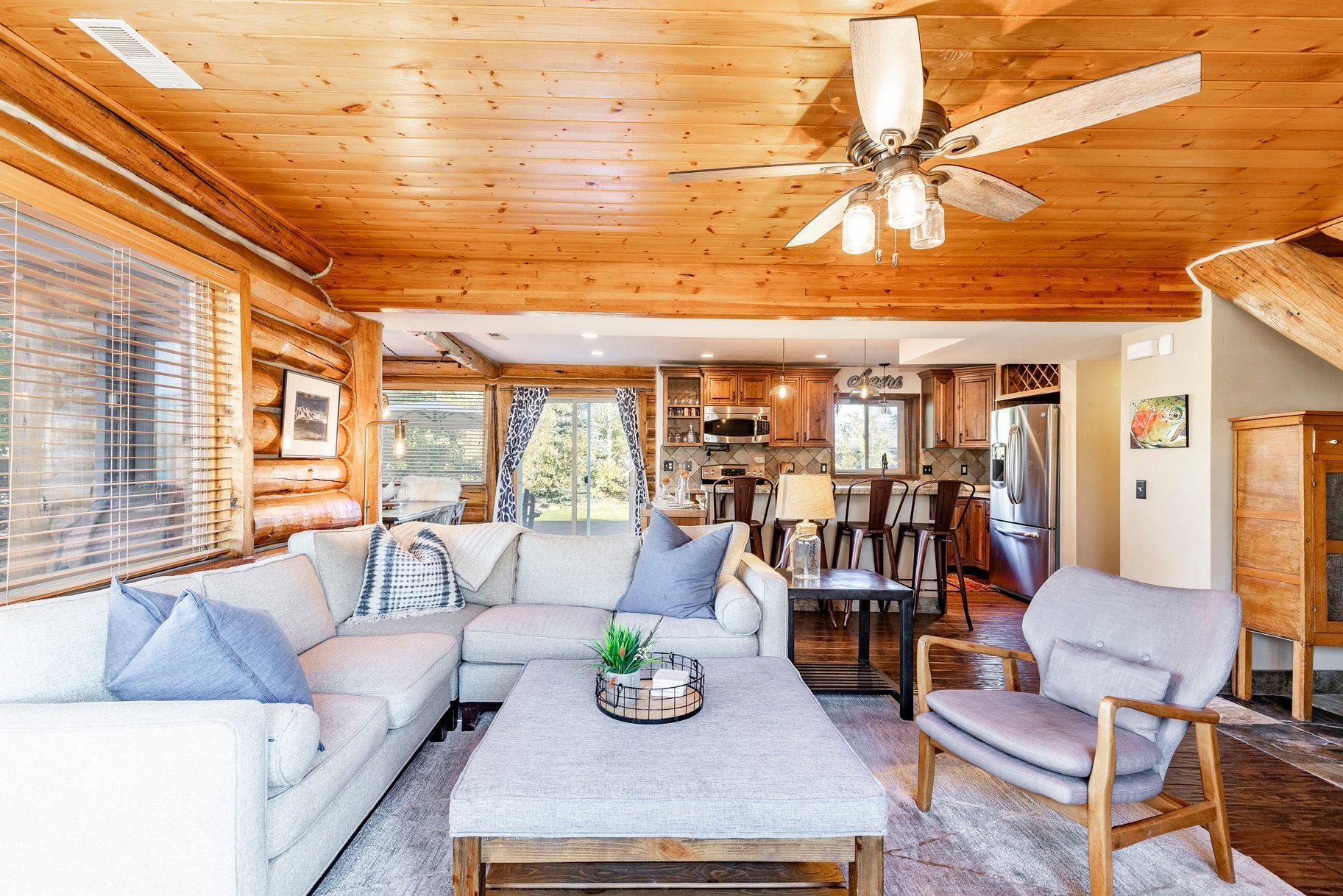  Easy Mountain Living, Made for Real Life: Log Warmth, Mountain Views, Flat Lot - 物件實景