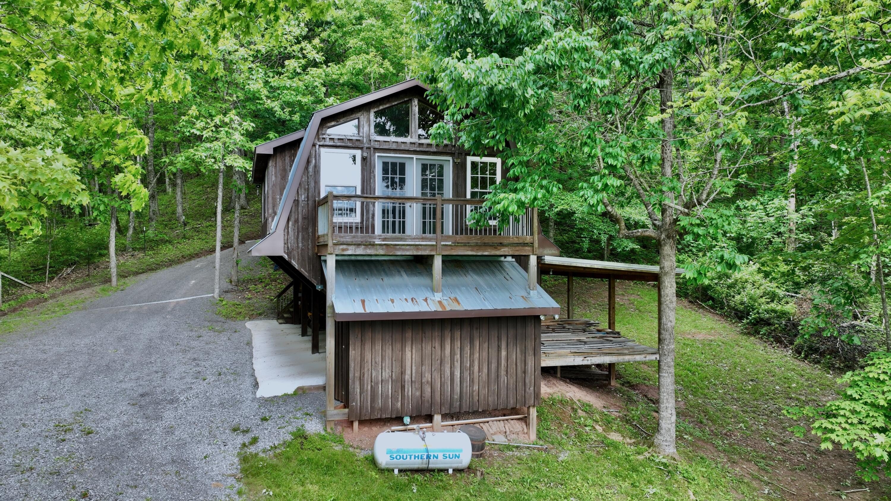 Hinton, West Virginia, 25951, United States, 3 Bedrooms Bedrooms, ,2 BathroomsBathrooms,Residential,For Sale,1847194