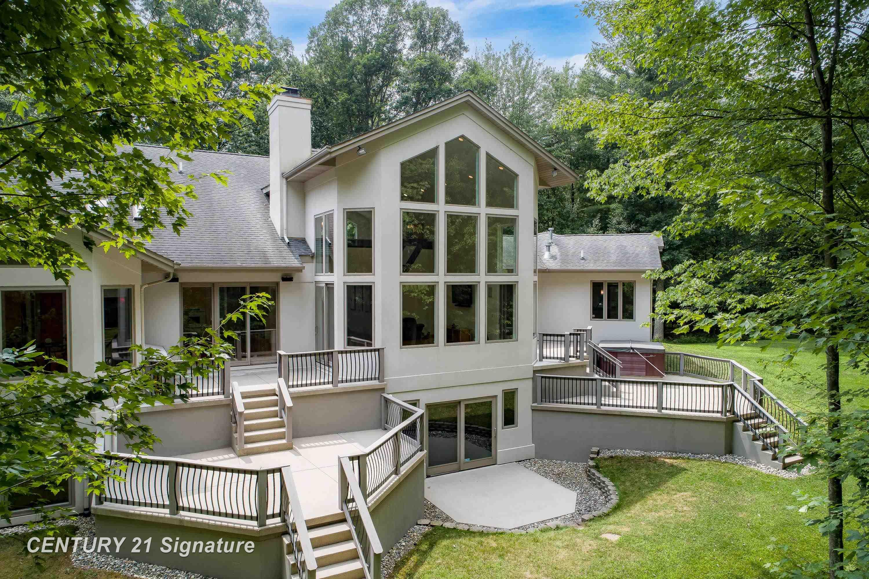 Midland, Michigan, 48642, United States, 4 Bedrooms Bedrooms, ,5 BathroomsBathrooms,Residential,For Sale,2019311