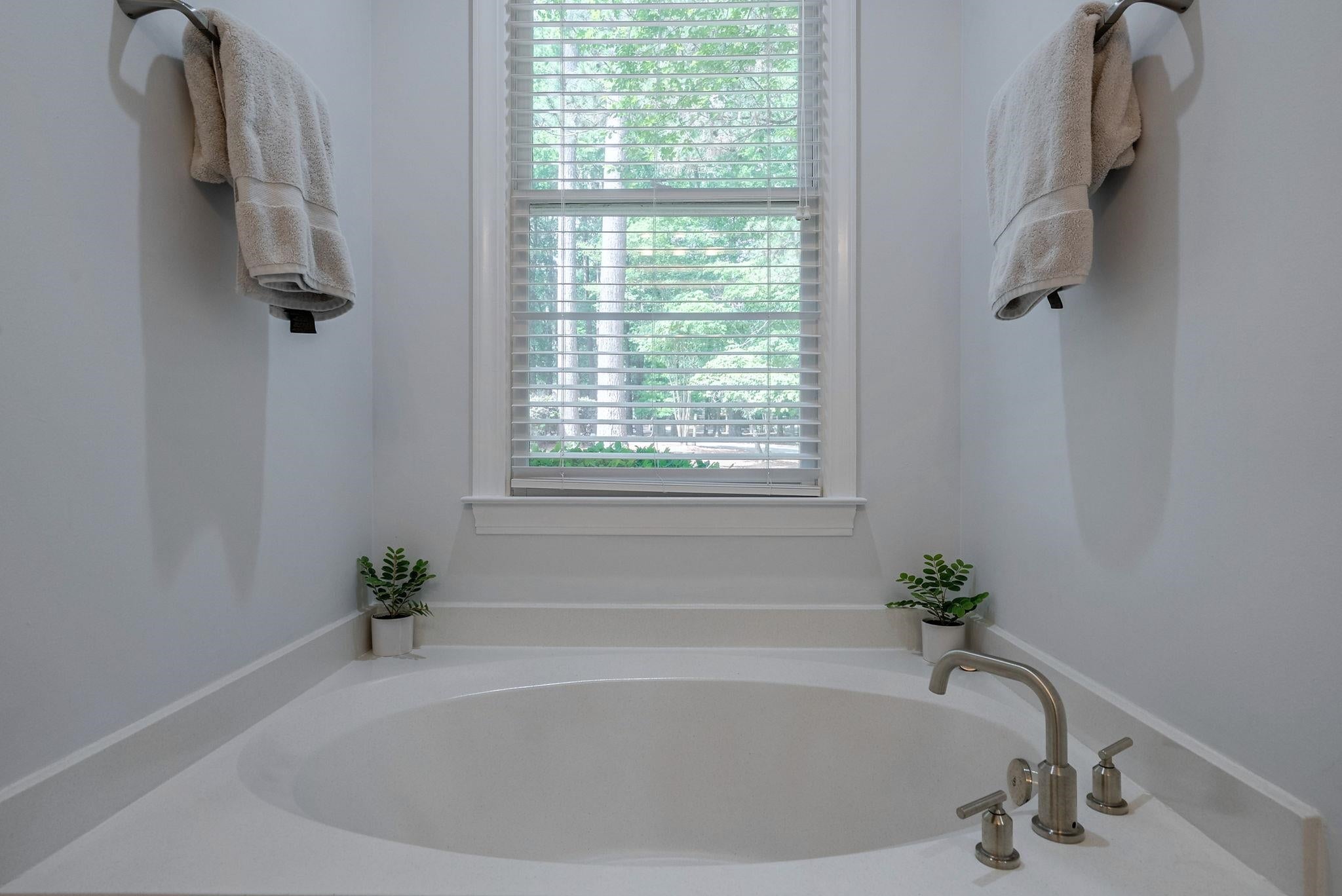 Eatonton, Georgia, 31024, United States, 3 Bedrooms Bedrooms, ,4 BathroomsBathrooms,Residential,For Sale,1804094