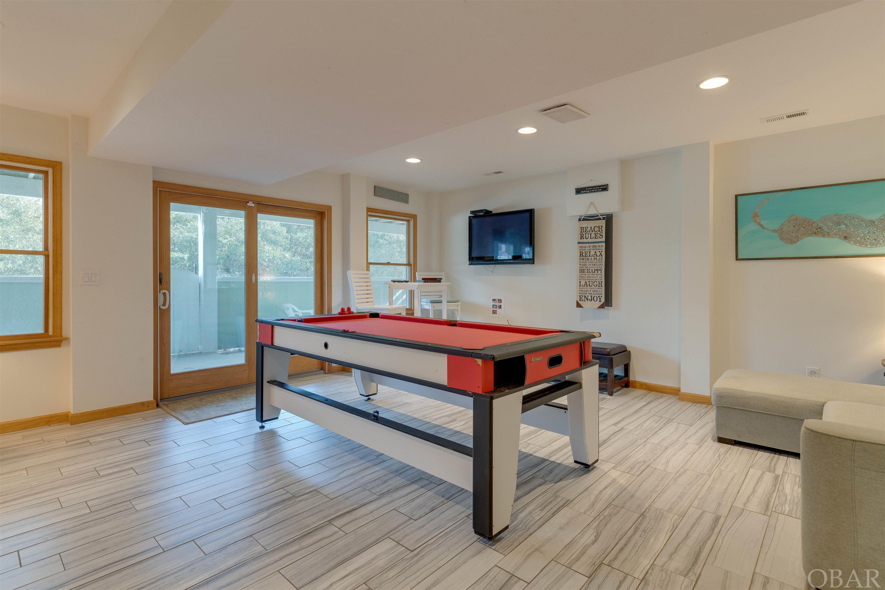 Corolla, North Carolina, 27927, United States, 6 Bedrooms Bedrooms, ,7 BathroomsBathrooms,Residential,For Sale,1975108