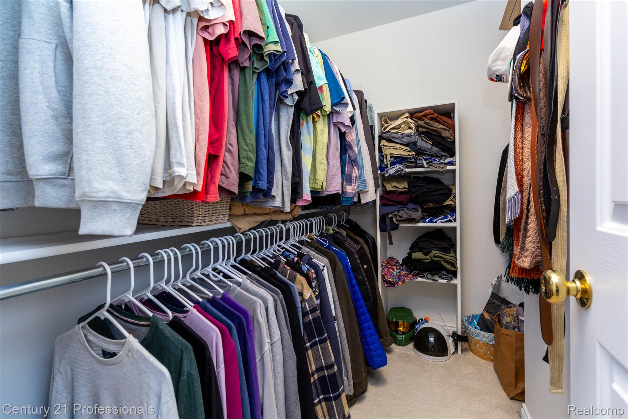 Troy, Michigan, 48098, United States, 2 Bedrooms Bedrooms, ,3 BathroomsBathrooms,Residential,For Sale,1979422