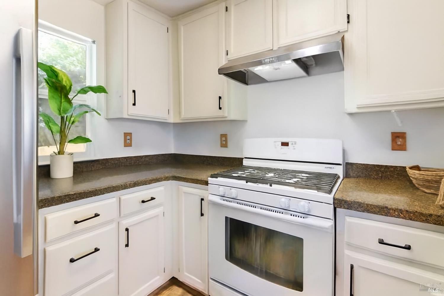 Santa Rosa, California, 95401, United States, 3 Bedrooms Bedrooms, ,2 BathroomsBathrooms,Residential,For Sale,1992819