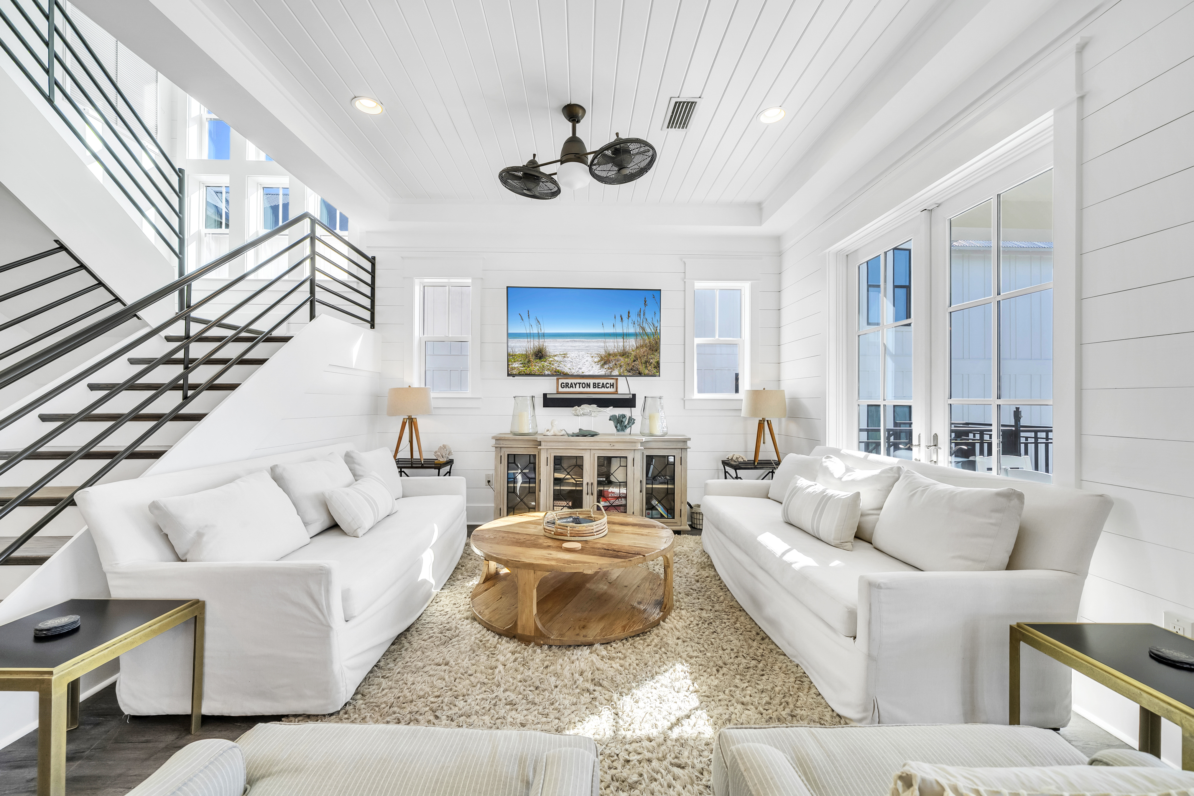  Iconic Grayton Beachfront Retreat with Elevator, Pool & Ample Parking - 物件實景