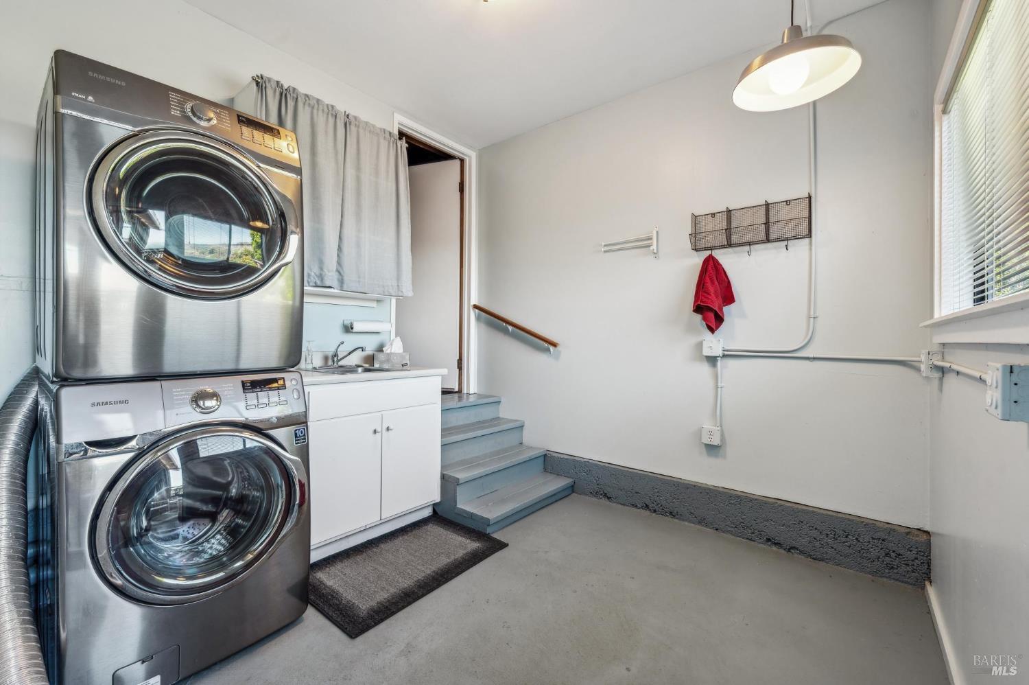 Bolinas, California, 94924, United States, 3 Bedrooms Bedrooms, ,2 BathroomsBathrooms,Residential,For Sale,2003104