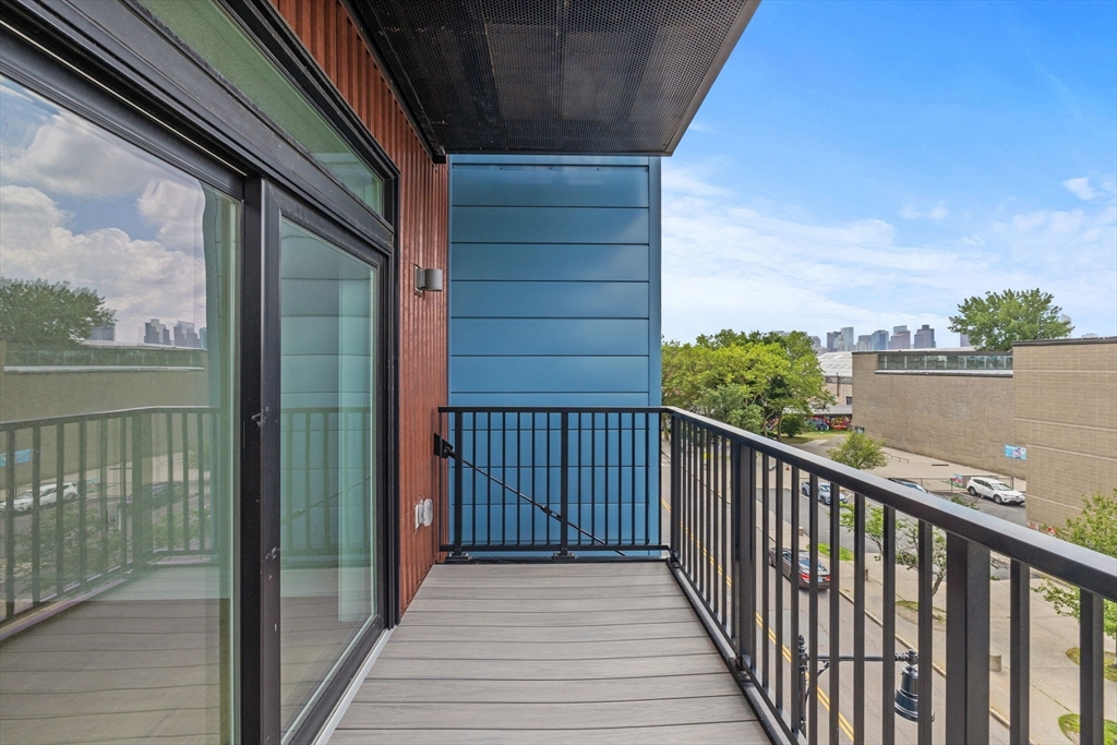 Boston, Massachusetts, 02128, United States, 2 Bedrooms Bedrooms, ,2 BathroomsBathrooms,Residential,For Sale,1929119