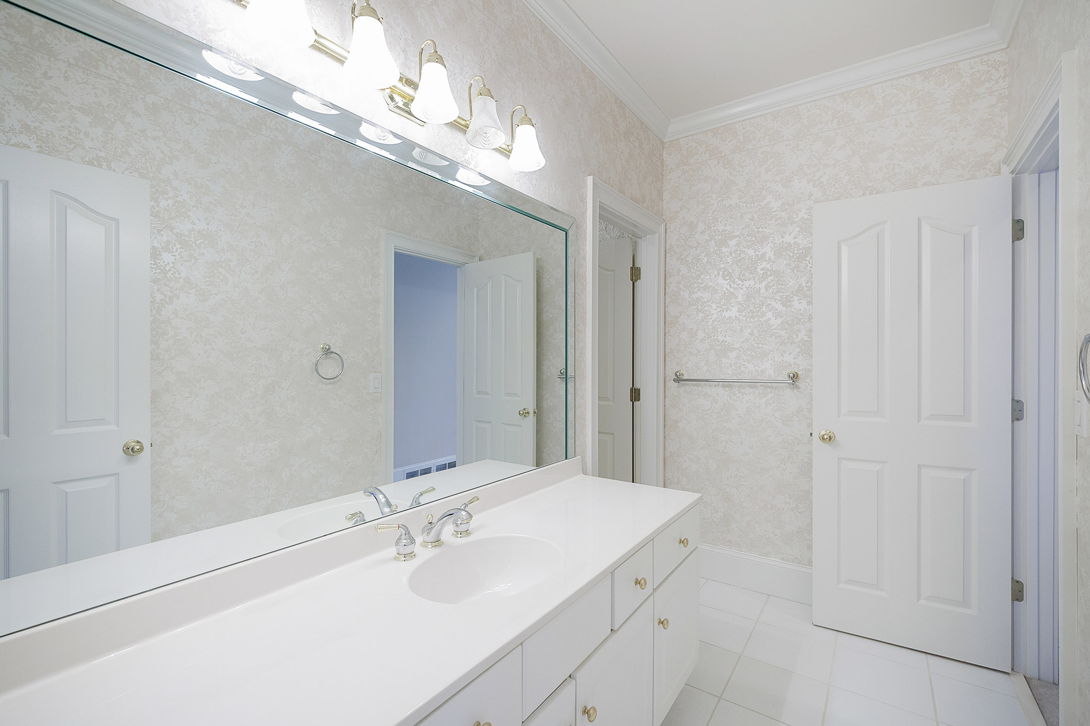  A Rare Opportunity to Own a Developer-Designed Lakefront Estate - 物件實景