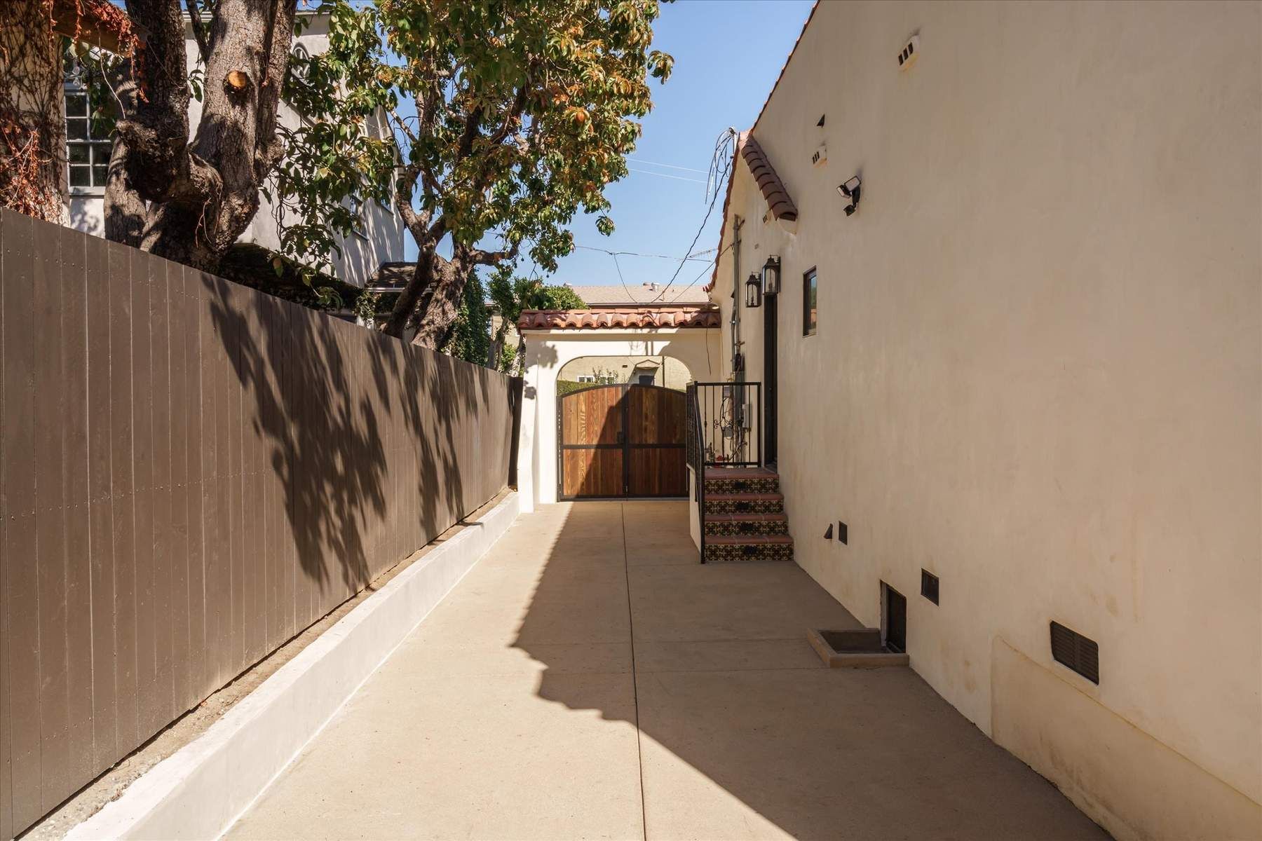  1545 N Benton Way - 物件實景