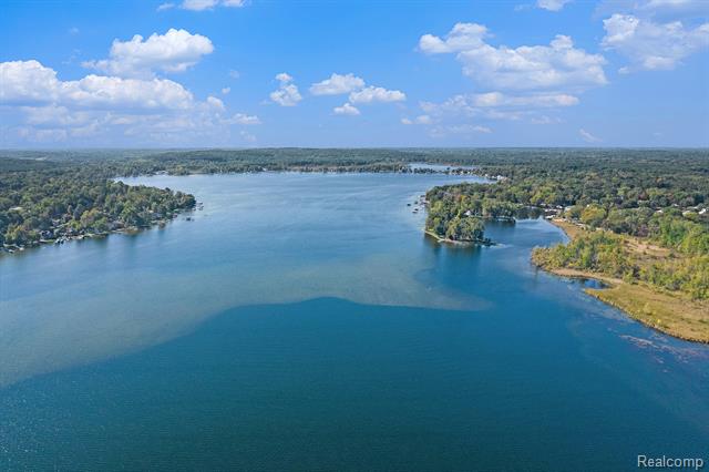 Putnam Twp, Michigan, 48169, United States, 3 Bedrooms Bedrooms, ,2 BathroomsBathrooms,Residential,For Sale,1981909