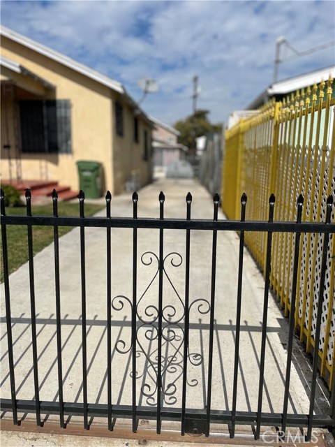 Los Angeles, California, 90044, United States, 2 Bedrooms Bedrooms, ,2 BathroomsBathrooms,Residential,For Sale,1935835