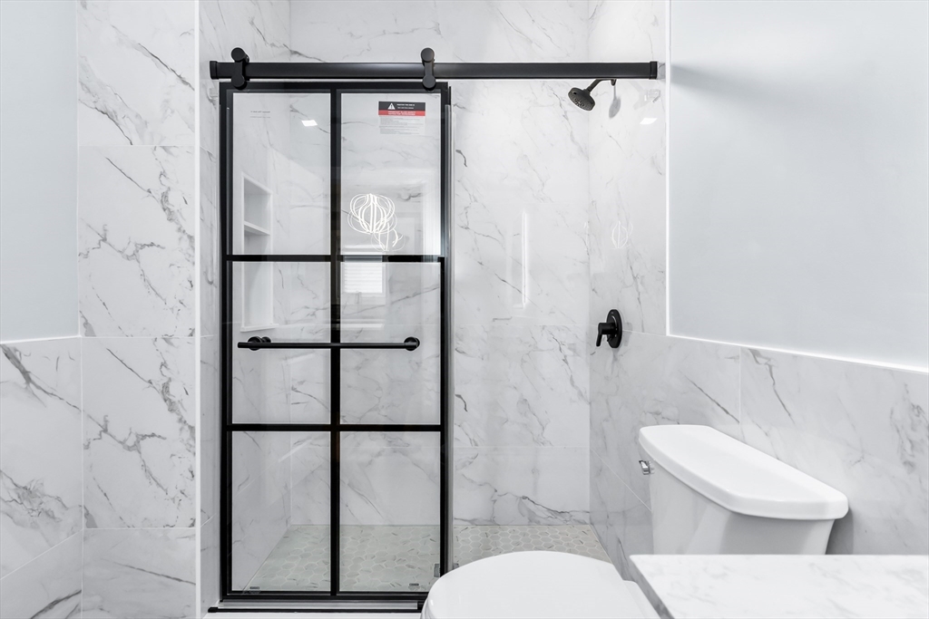 Chelsea, Massachusetts, 02150, United States, 3 Bedrooms Bedrooms, ,2 BathroomsBathrooms,Residential,For Sale,1987382