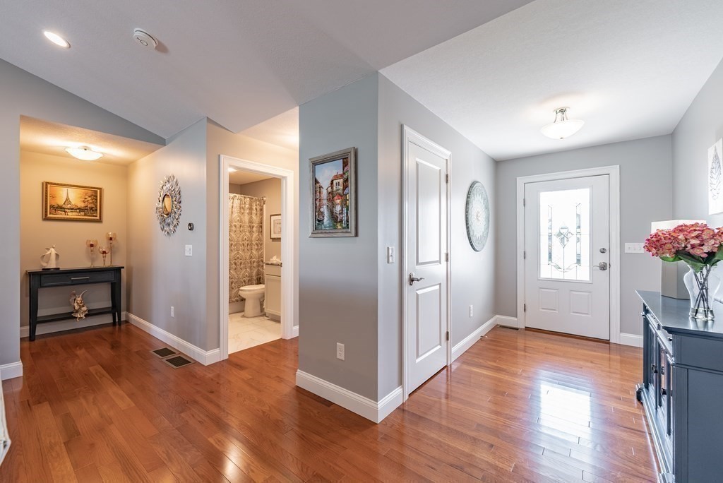 Ludlow, Massachusetts, 01056, United States, 2 Bedrooms Bedrooms, ,2 BathroomsBathrooms,Residential,For Sale,1925216