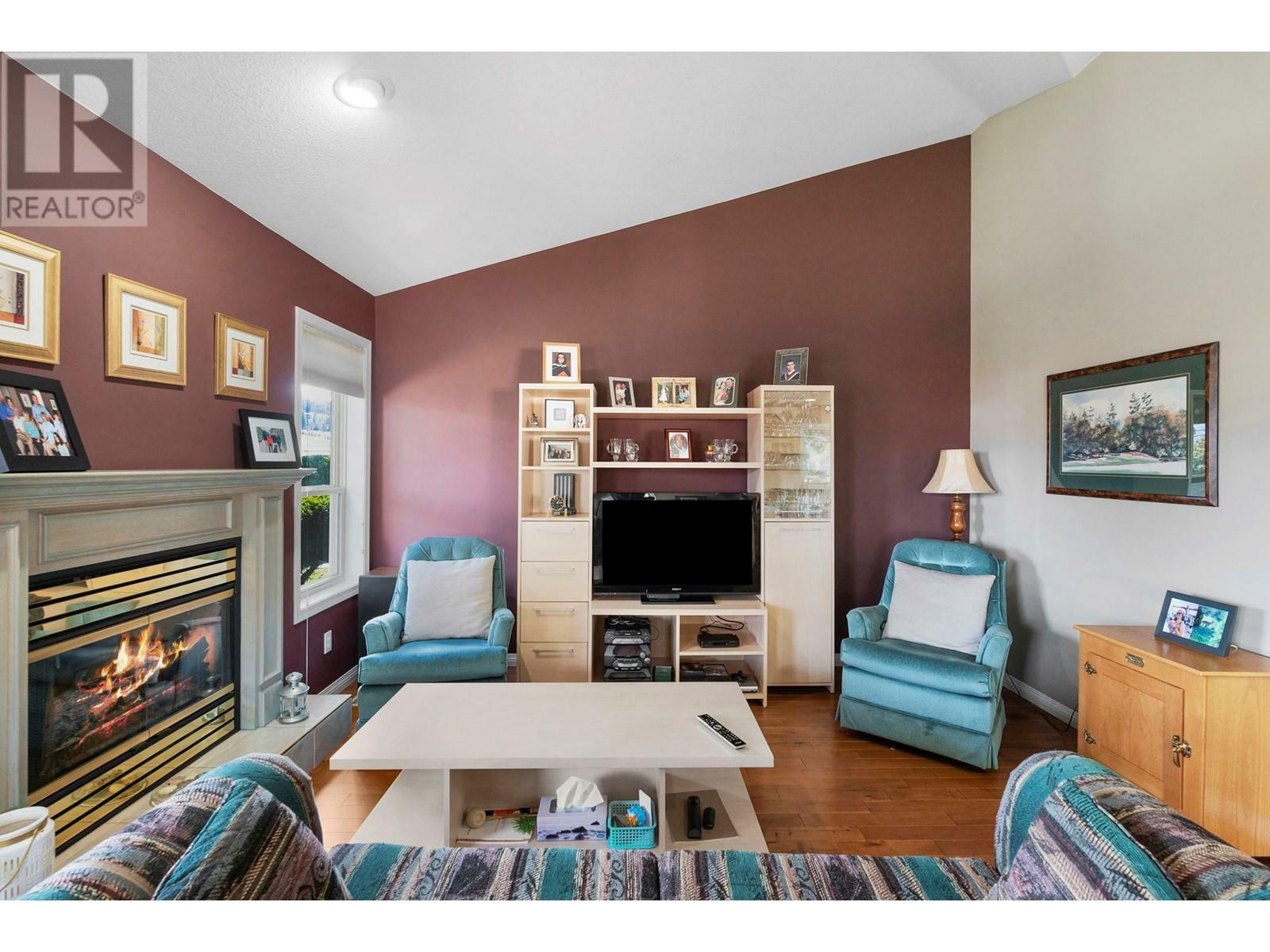 KELOWNA, British Columbia, V1V 1Z4, CA, 2 Bedrooms Bedrooms, ,2 BathroomsBathrooms,Residential,For Sale,1960931