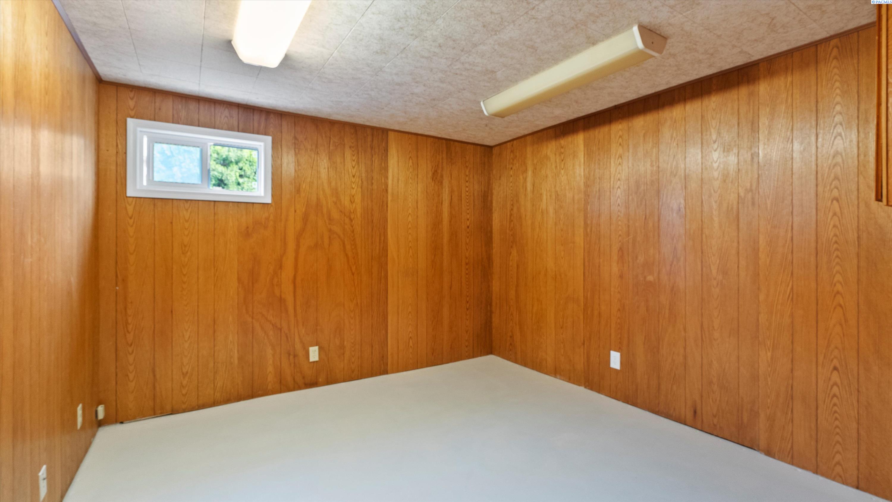 Kennewick, Washington, 99337, United States, 4 Bedrooms Bedrooms, ,2 BathroomsBathrooms,Residential,For Sale,1939902