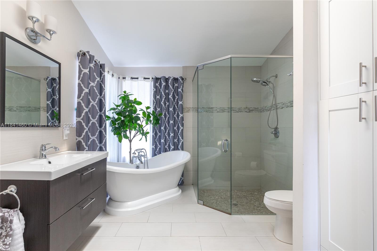 Coral Springs, Florida, 33071, United States, 5 Bedrooms Bedrooms, ,4 BathroomsBathrooms,Residential,For Sale,1921900
